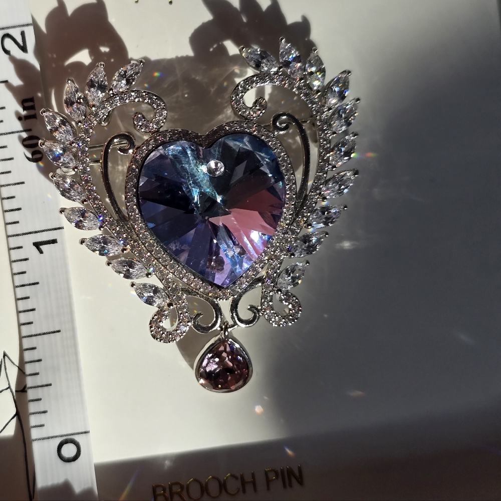 Eye Candy Purple Pink Heart Brooch New In Box - Picture 9 of 10